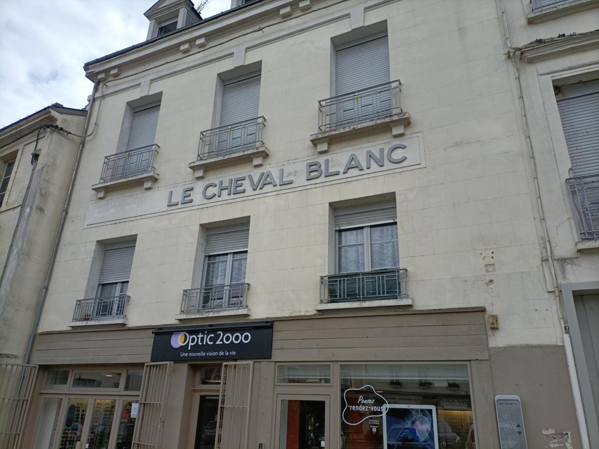 Le Cheval Blanc La Chartre Sur Le Loir Leilighet Eksteriør bilde